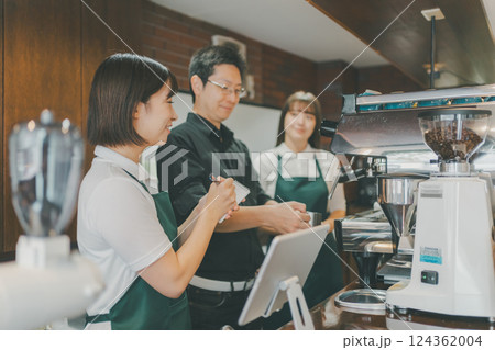 coffee shop 124362004