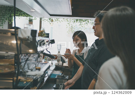 coffee shop 124362009