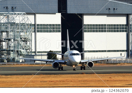 大阪国際空港　JAL　飛行機　離陸　スカイパーク 124362070