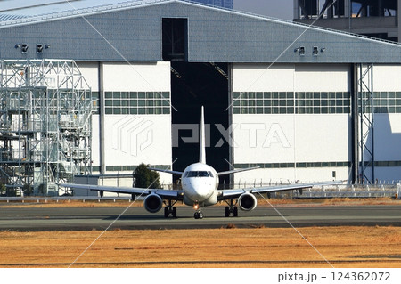 大阪国際空港 JAL 飛行機 離陸 スカイパーク 大阪国際空港 JAL 飛行機 離陸 スカイパーク 124362072