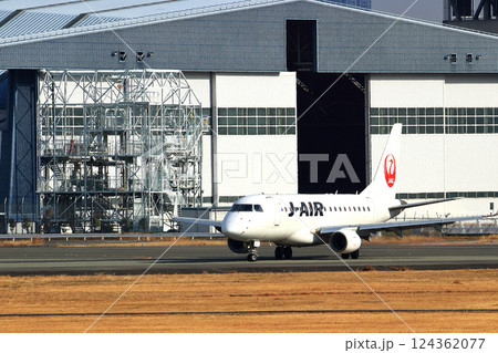 大阪国際空港　JAL　飛行機　離陸　スカイパーク 124362077
