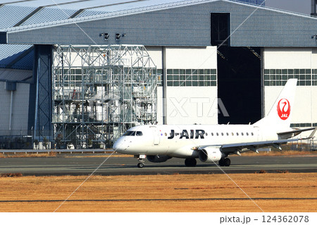 大阪国際空港　JAL　飛行機　離陸　スカイパーク 124362078