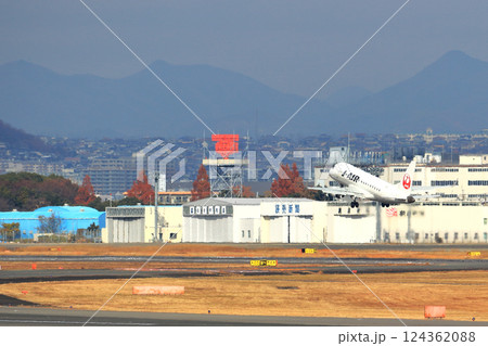 大阪国際空港 JAL 飛行機 離陸 スカイパーク 大阪国際空港 JAL 飛行機 離陸 スカイパーク 124362088