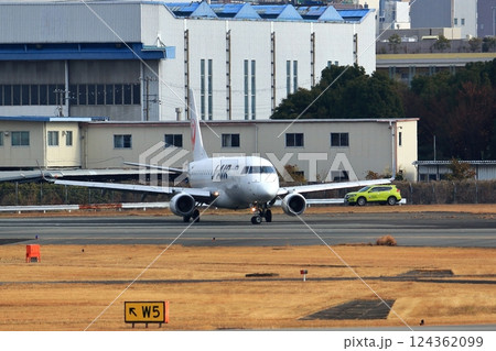 大阪国際空港 JAL 飛行機 離陸 スカイパーク 大阪国際空港 JAL 飛行機 離陸 スカイパーク 124362099