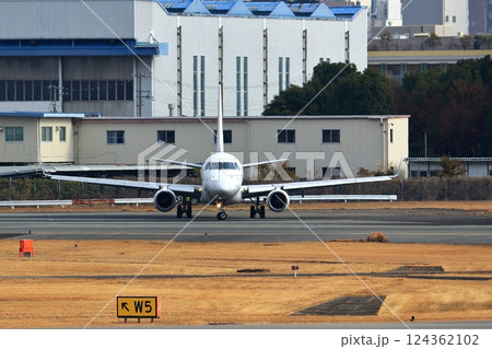 大阪国際空港 JAL 飛行機 離陸 スカイパーク 大阪国際空港 JAL 飛行機 離陸 スカイパーク 124362102