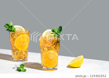 Iced tea with lemon and mint 124362852
