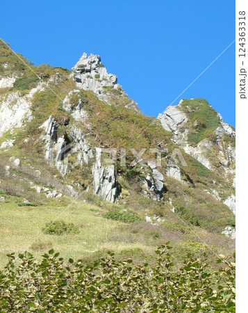 そそり立つ岩肌 そそり立つ岩肌 124363318