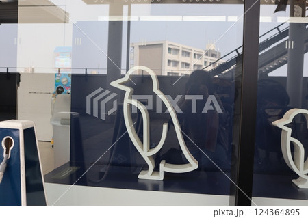 壁画のペンギン 124364895