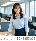 笑顔のビジネスウーマン 124365104