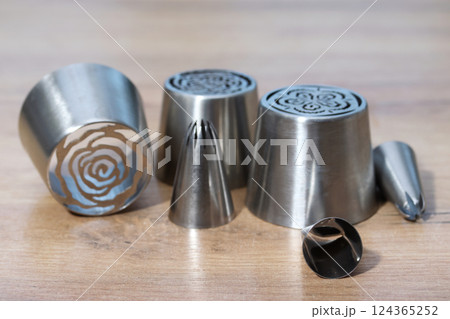 Set of pastry tips made from stainless steel. Tips for making marshmallow tulips and classic marshmallows. Set of pastry tips made from stainless steel. Tips for making marshmallow tulips and classic marshmallows. 124365252