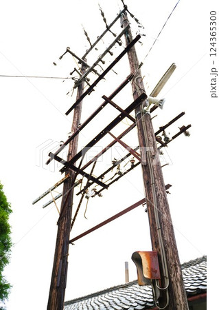 木の電柱 木の電柱 124365300
