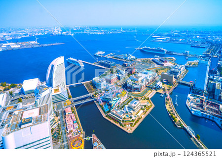 日本の横浜都市景観 初入港。横浜港に到着したオイローパ2。まもなく新港ふ頭=3月25日 日本の横浜都市景観 初入港。横浜港に到着したオイローパ2。まもなく新港ふ頭=3月25日 124365521