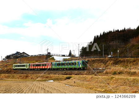 道の駅 遠野風の丘とJR釜石線（快速はまゆり） 124366209