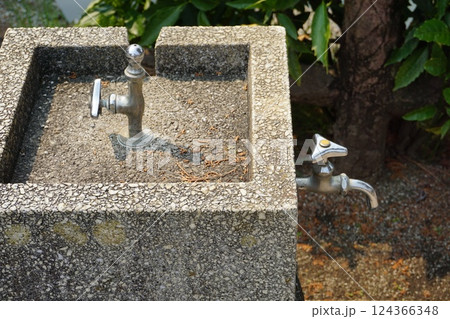 公園の水飲み場 公園の水飲み場 124366348