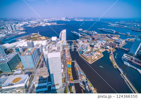日本の横浜都市景観 初入港。横浜港に到着したオイローパ2。新港ふ頭客船ターミナルに接岸=3月25日 日本の横浜都市景観 初入港。横浜港に到着したオイローパ2。新港ふ頭客船ターミナルに接岸=3月25日 124366350