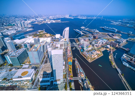 日本の横浜都市景観 初入港。横浜港に到着したオイローパ2。新港ふ頭に接岸＝3月25日 124366351