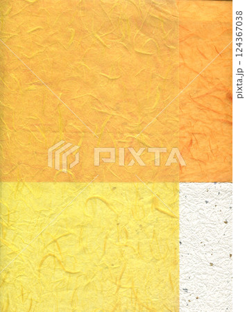 雲龍和紙　黄色とオレンジ色と白色のもみ紙の重なり 124367038