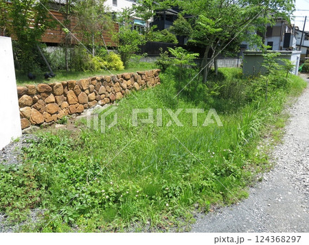 飯能市の中山家範館跡に残る空堀の跡 飯能市の中山家範館跡に残る空堀の跡 124368297