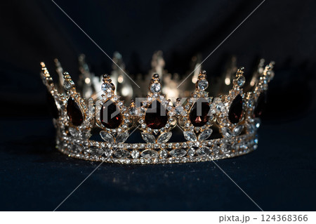 Luxury golden crown with rauchtopaz and diamonds Luxury golden crown with rauchtopaz and diamonds 124368366