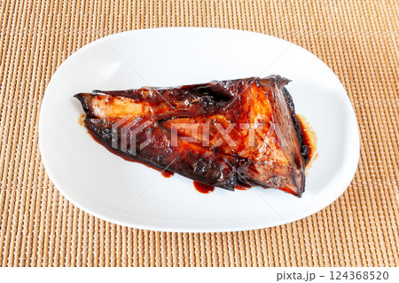 マグロ頭肉（カマ）の照り焼き 124368520