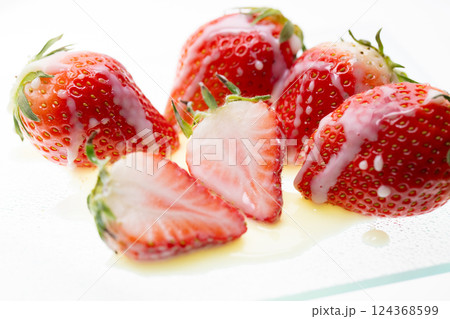 新鮮なイチゴ 新鮮なイチゴ 124368599