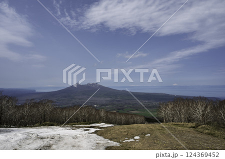 早春の横津岳から見る駒ケ岳 早春の横津岳から見る駒ケ岳 124369452