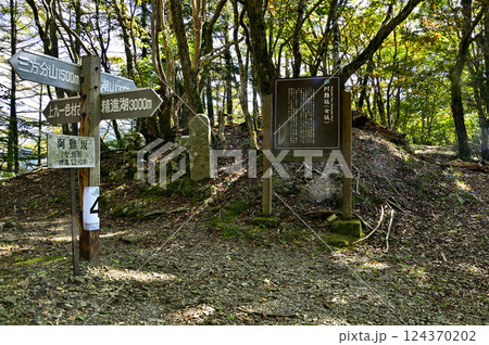 御坂山地の女坂峠(阿難坂峠) 御坂山地の女坂峠(阿難坂峠) 124370202