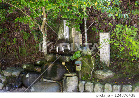〈島根県〉玉作湯神社　願い石 124370439