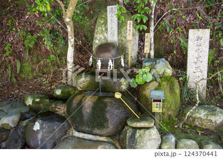 〈島根県〉玉作湯神社　願い石 124370441