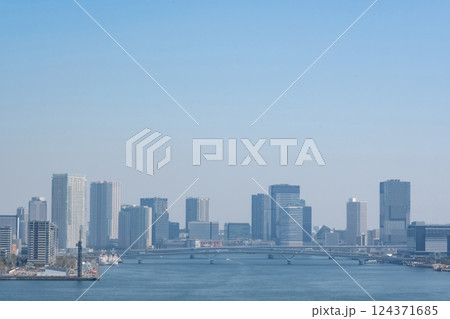 レインボーブリッジから眺める晴海ふ頭の風景 124371685