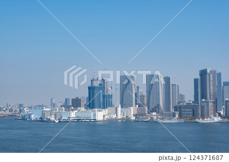 レインボーブリッジから眺める晴海ふ頭の風景 124371687