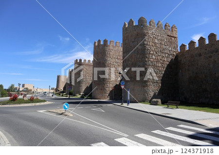 スペイン・アビラ旧市街の要塞都市 124371918