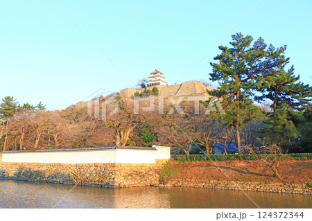 香川県丸亀市、丸亀城の風景 124372344