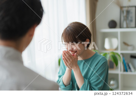 作業員への感謝 – 笑顔で伝える喜びの瞬間 124372634