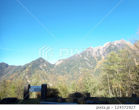 南アルプスの晩秋風景 124372927
