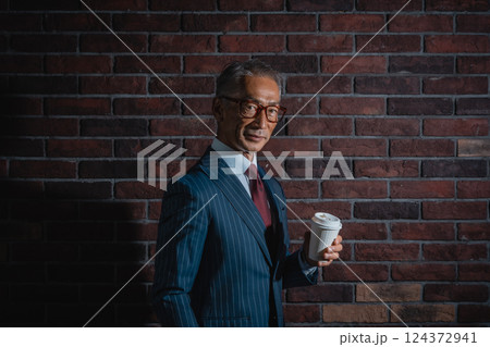 成功者の裏側 成功者の裏側 124372941