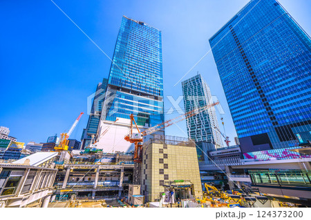 日本の東京都市景観右に向いたクレーン、重機が集結。夏のような空が広がる…さよなら渋谷駅西口…=21日 日本の東京都市景観右に向いたクレーン、重機が集結。夏のような空が広がる…さよなら渋谷駅西口…=21日 124373200