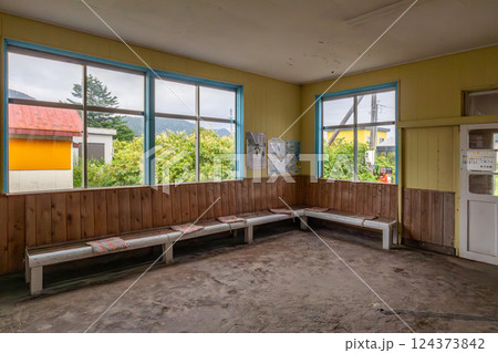 JR北海道 室蘭本線にある無人駅、静狩駅 124373842