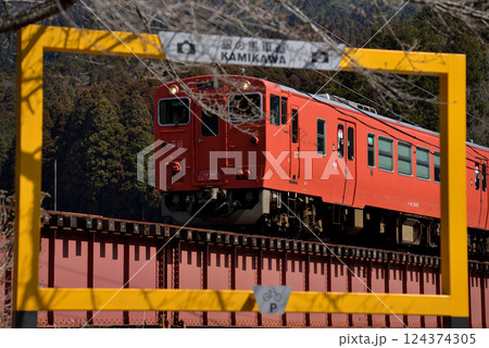 播但線を走るキハ41系普通列車 124374305