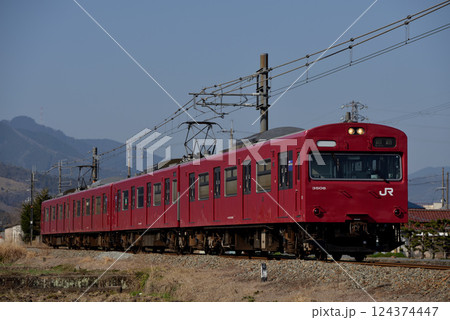 播但線を走る103系3500番台普通電車4両 124374447
