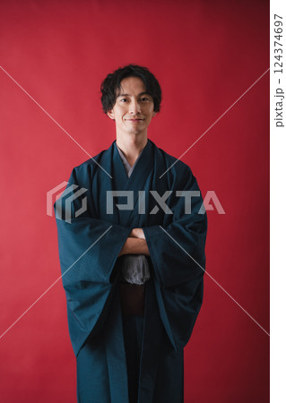 自信と笑顔 – 和装で魅せるポートレート 124374697