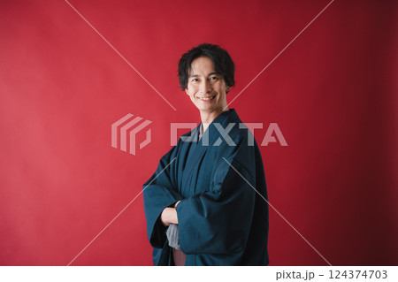 自信と笑顔 – 和装で魅せるポートレート 自信と笑顔 – 和装で魅せるポートレート 124374703