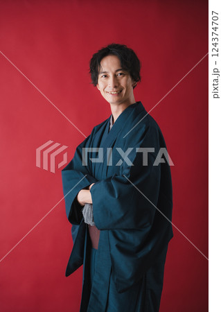 自信と笑顔 – 和装で魅せるポートレート 124374707