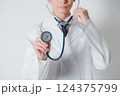 信頼と安心を届ける医師 124375799