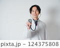 信頼と安心を届ける医師 124375808