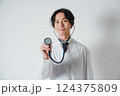 信頼と安心を届ける医師 124375809