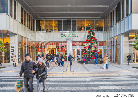静岡市にある新静岡セノバとけやきプラザ周辺の都市風景(静岡県) 124376789