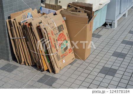 店舗の段ボール回収 店舗の段ボール回収 124378184