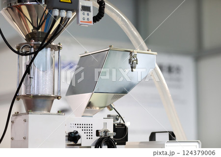 feed hopper and single color dose mixer 124379006