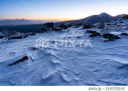 長野県諏訪市　冬の車山高原 124379142